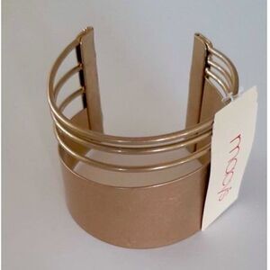 🌺Sonoma Texture Gold Tone High Fashion Cuff Bracelet